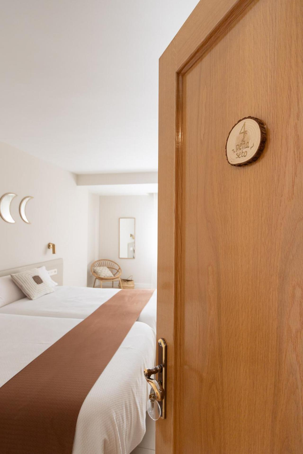 Torrecilla en Cameros Hostal Lobrega מראה חיצוני תמונה