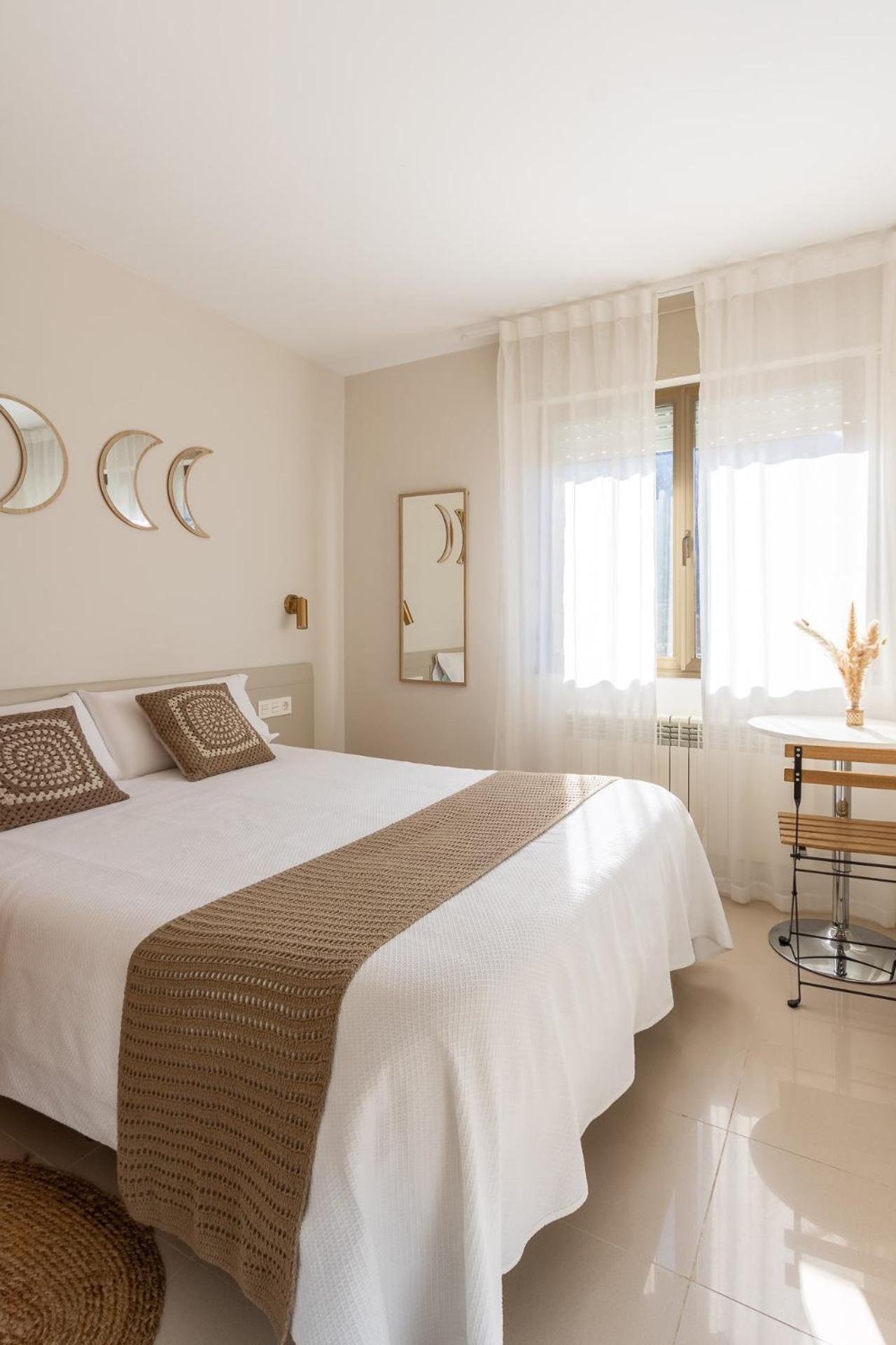 Torrecilla en Cameros Hostal Lobrega מראה חיצוני תמונה