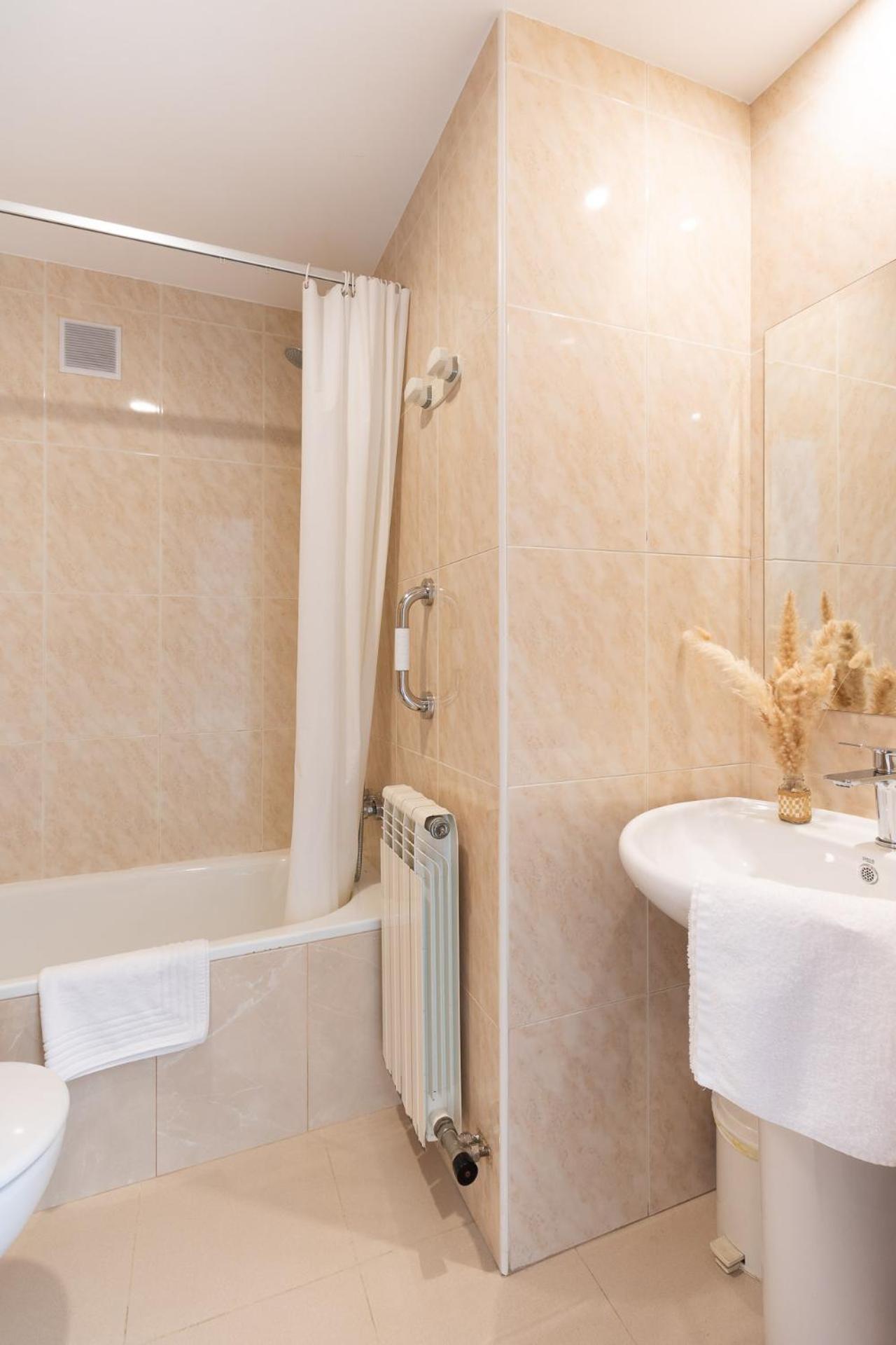 Torrecilla en Cameros Hostal Lobrega מראה חיצוני תמונה