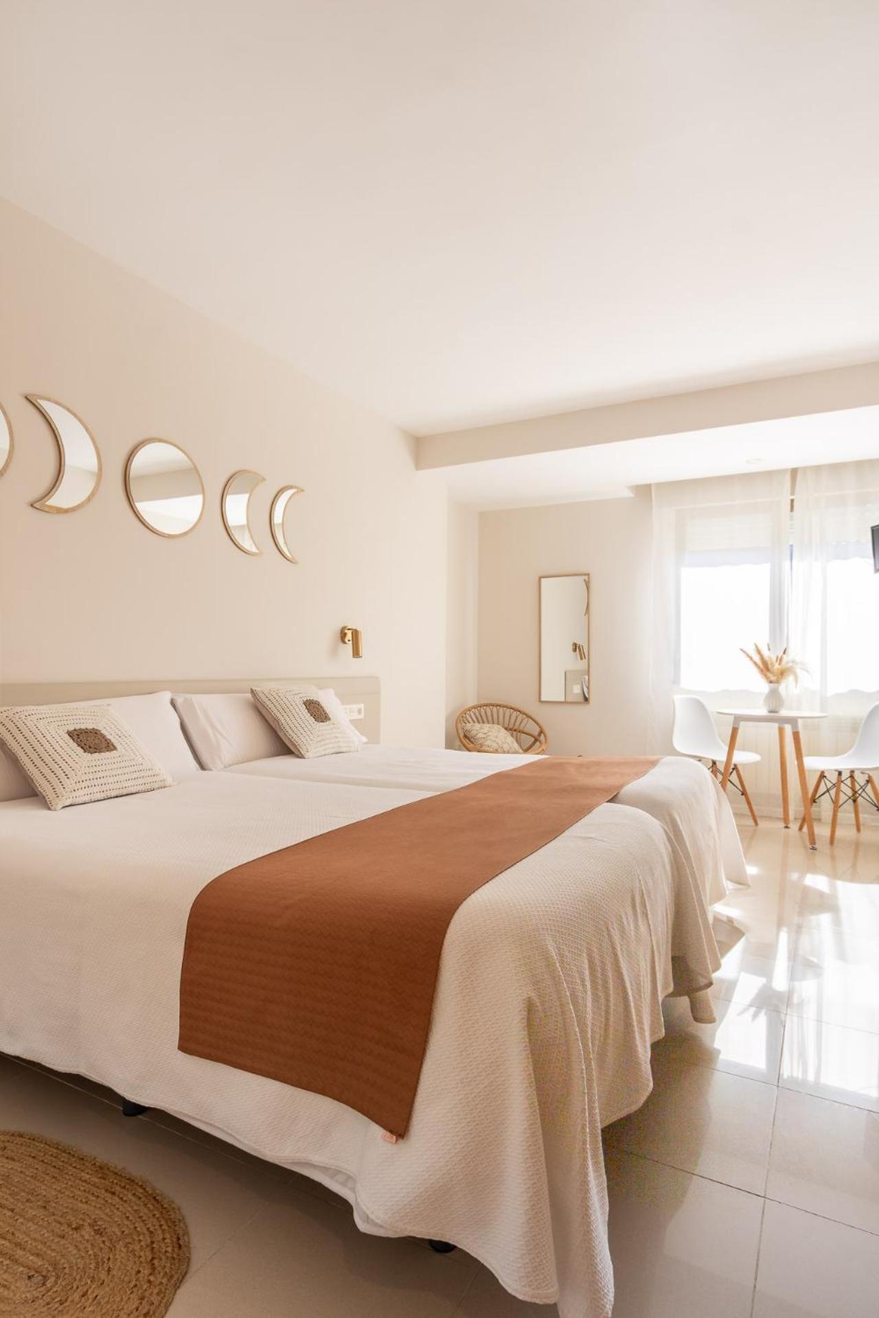 Torrecilla en Cameros Hostal Lobrega מראה חיצוני תמונה