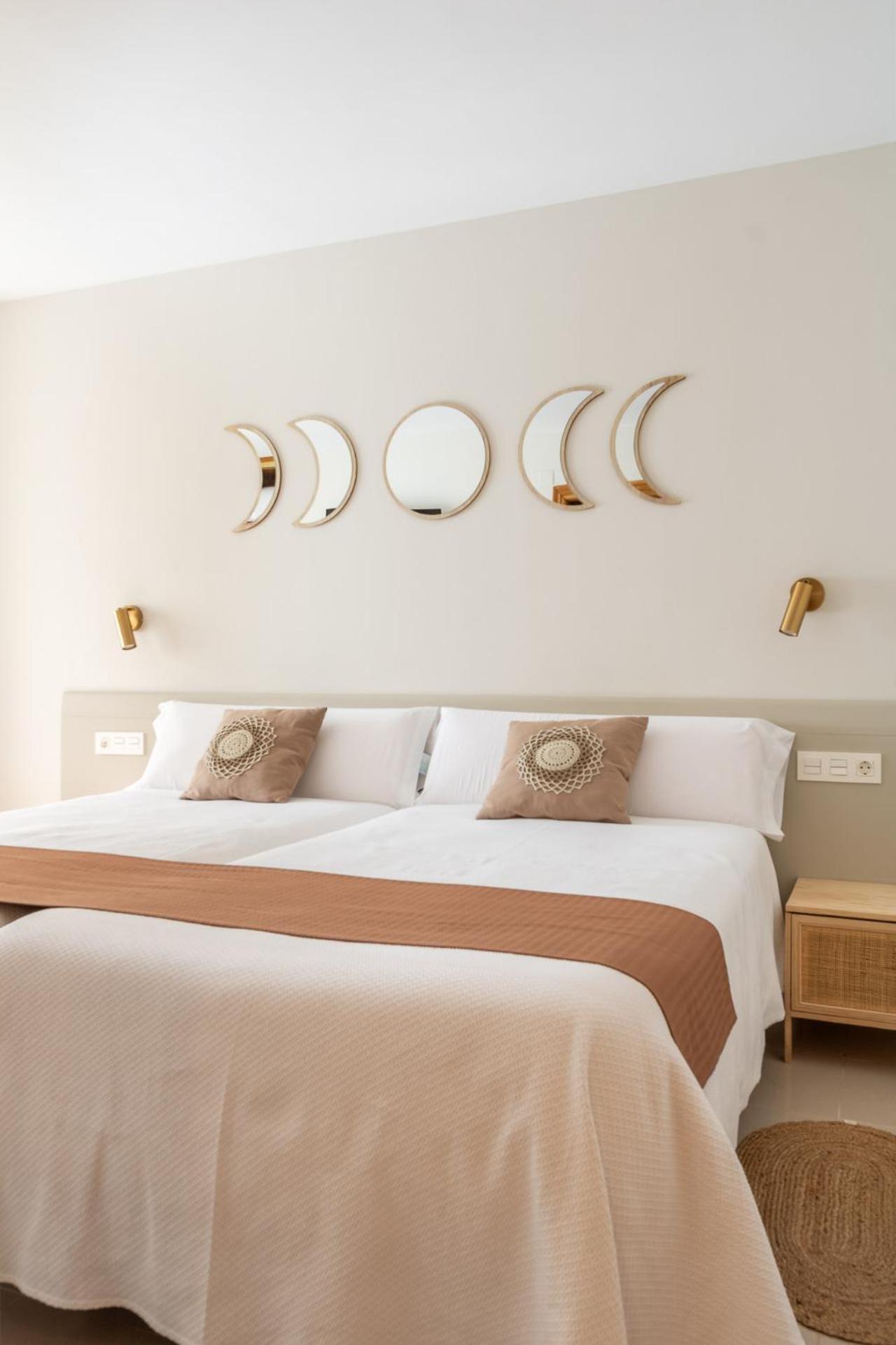 Torrecilla en Cameros Hostal Lobrega מראה חיצוני תמונה