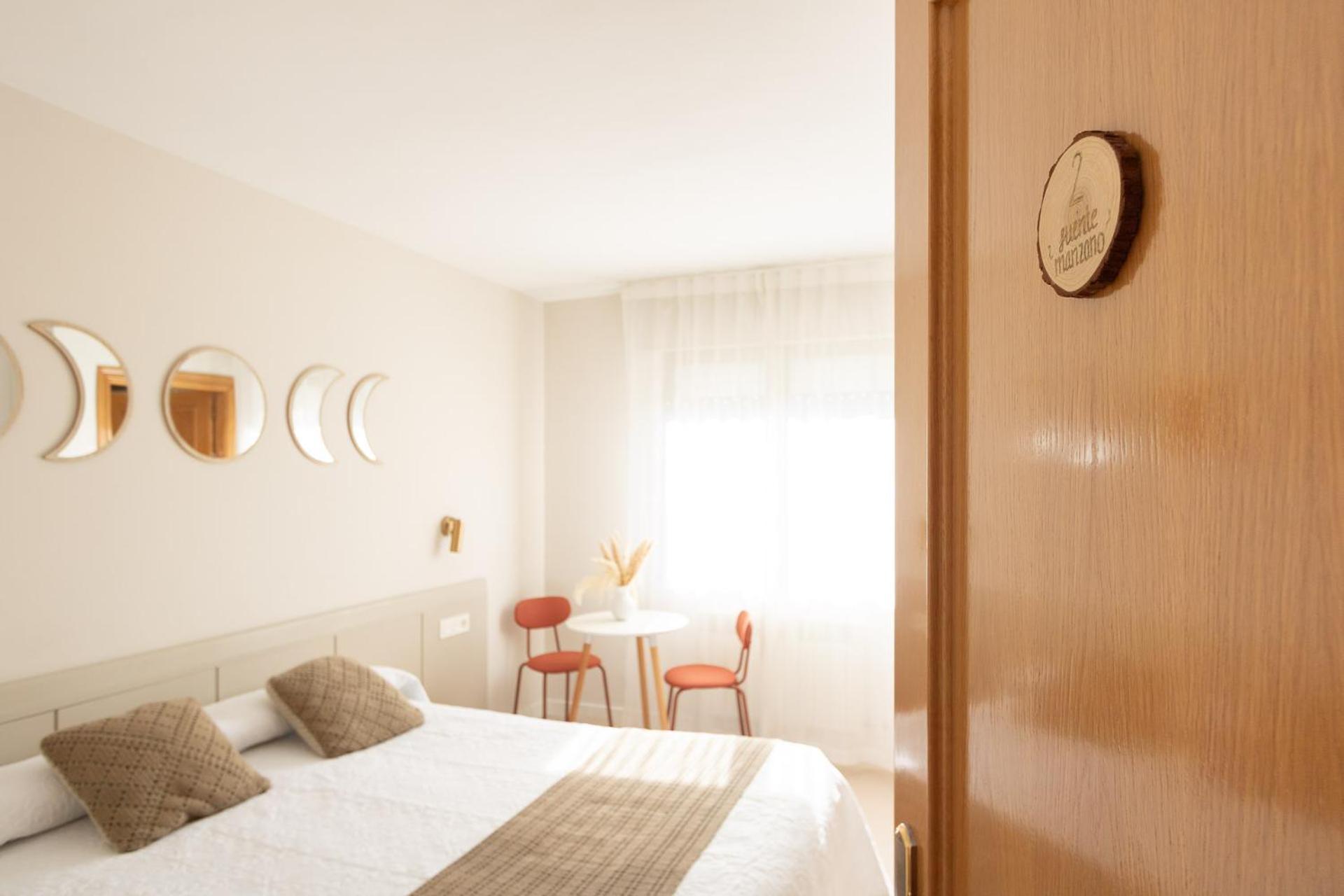 Torrecilla en Cameros Hostal Lobrega מראה חיצוני תמונה