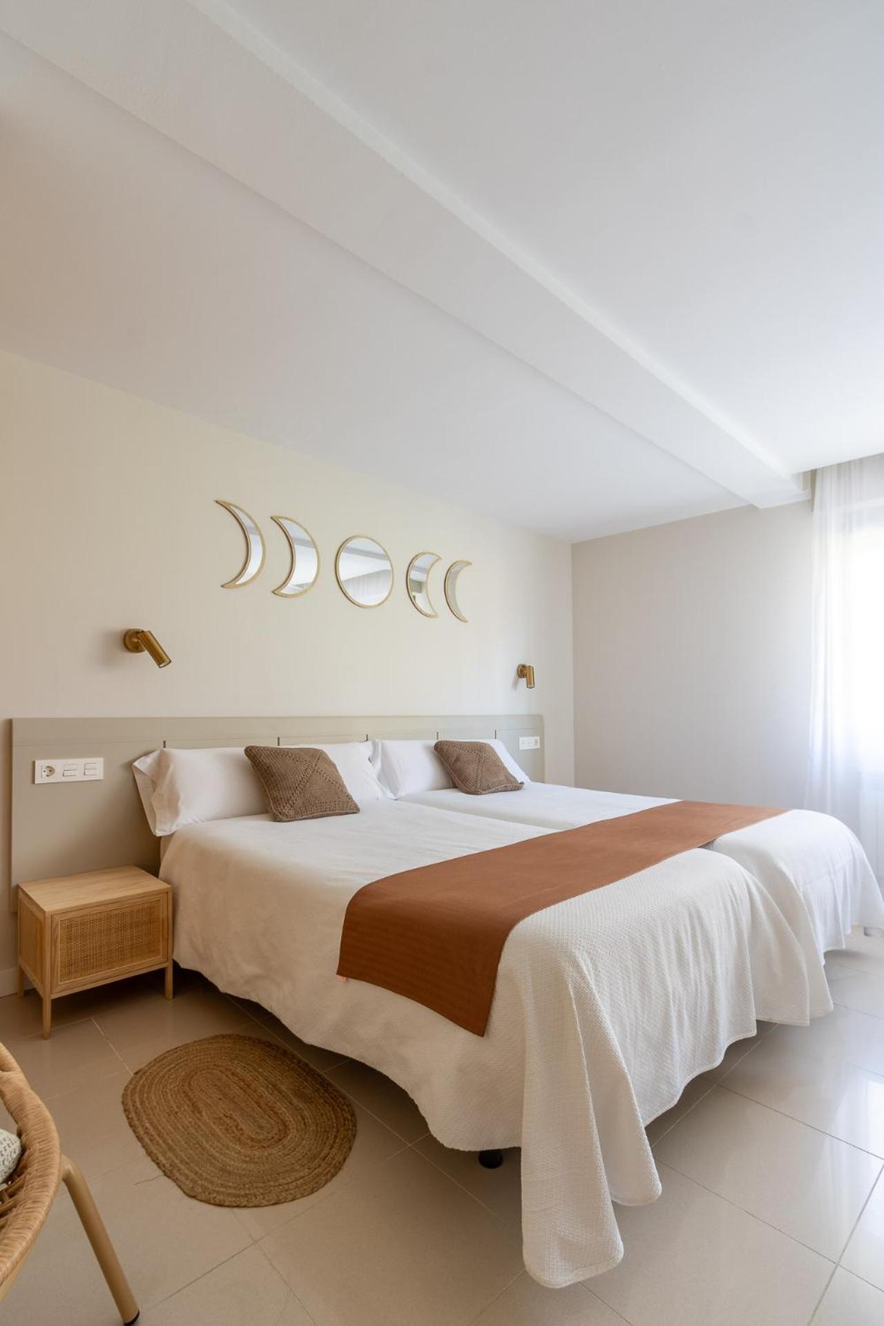 Torrecilla en Cameros Hostal Lobrega מראה חיצוני תמונה