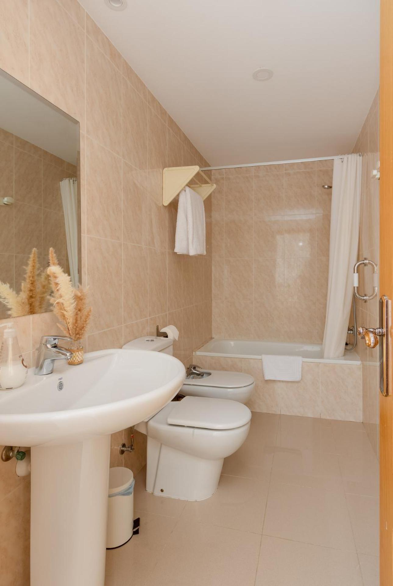 Torrecilla en Cameros Hostal Lobrega מראה חיצוני תמונה